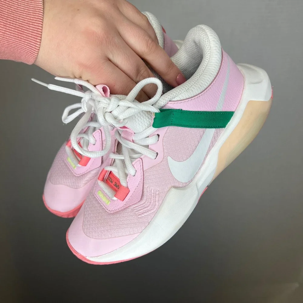 Nike Air Zoom‎ Crossover GS Pink Green White Basketball Shoes Kids 3.5Y
